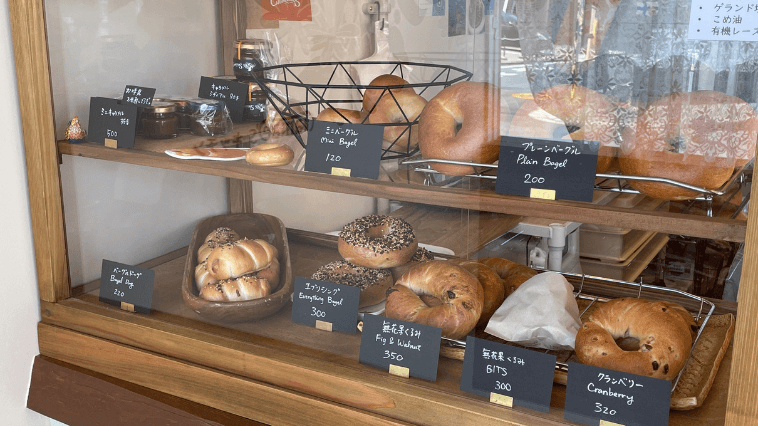 時差ぼけベーグルの店内ショーケース