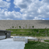 駐車料金も無料！ダムパークいばきたの風の丘ゾーンで三輪車やストライダーを爆走させて、ピクニックや水遊びができる！